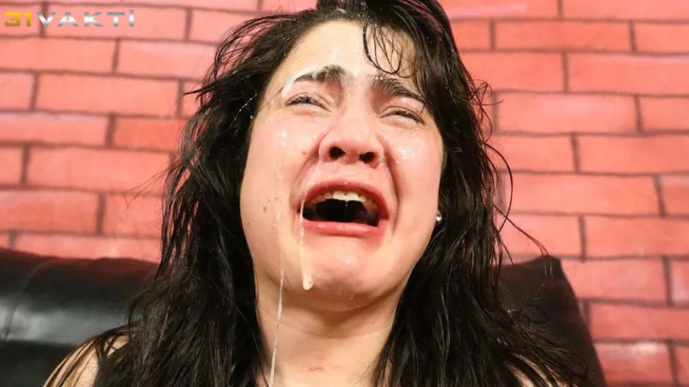 Genç Kızı Ağlata Ağlata Siktiler